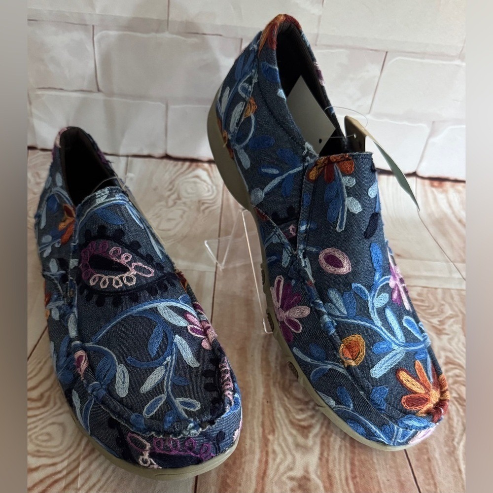Roper Blue Floral Embroidered Loafers NEW‎ WITH TAGS Size 9
